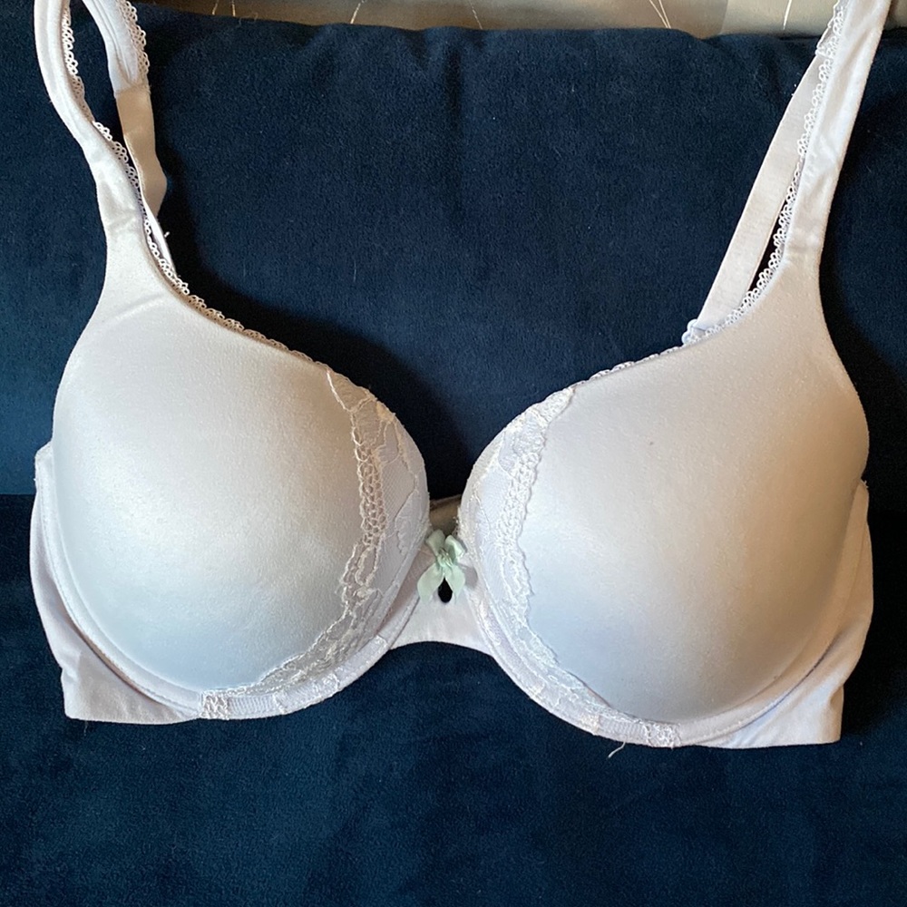 Victoria’s Secret 36D bra